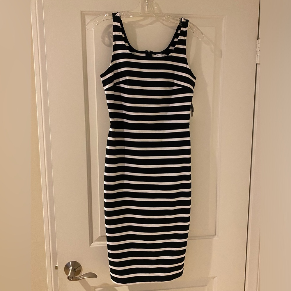 NWT black & white dress. Size small